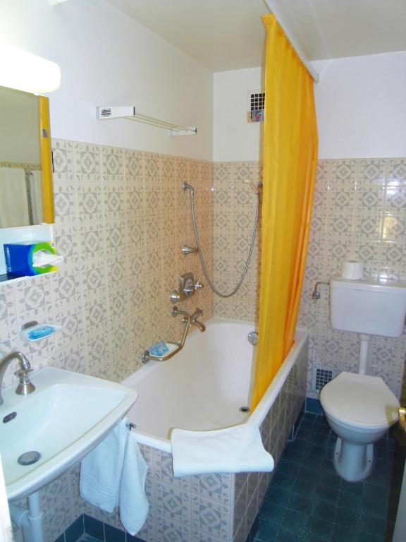 Hotel Les Vieux Toits Neuchâtel Kamer foto